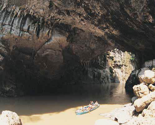 photo of Nine Cave Skies Scenic Area9