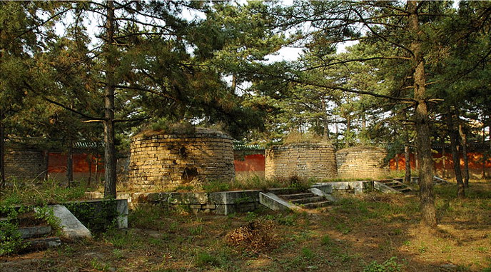 photo of the Eastern Qing Tombs