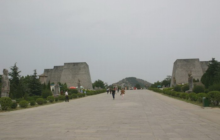 photo of Qianling Tomb1