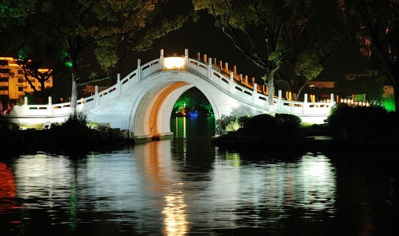 photo of Twin-Bridge of Aged Banyan1