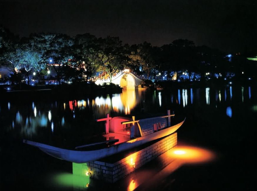 photo of Twin-Bridge of Aged Banyan5