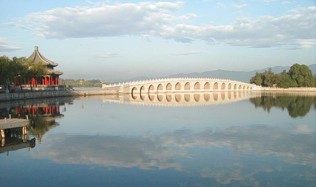 photo of Seventeen-arch Bridge1