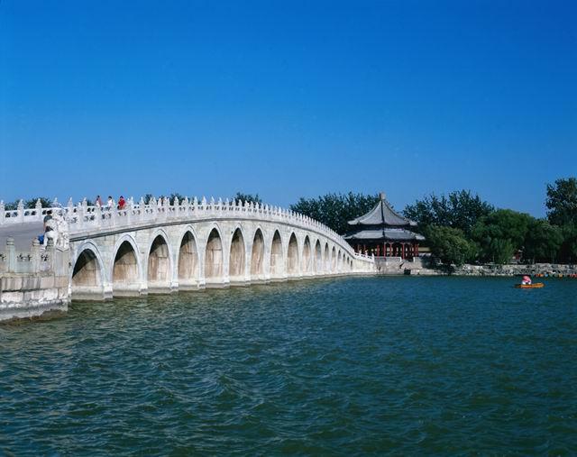 photo of Seventeen-arch Bridge2