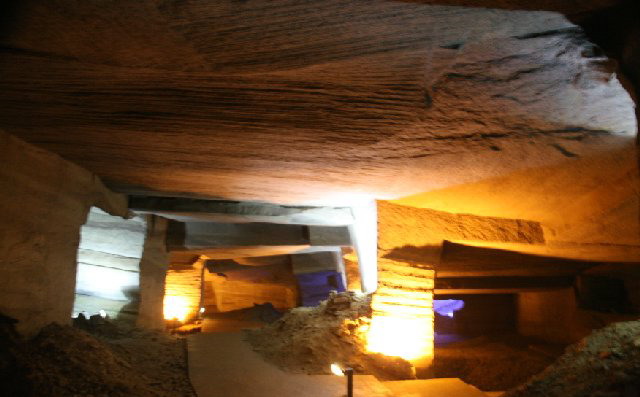 photo of Huashan Mysterious Grottos9